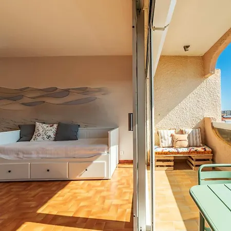 Vue Appartement: Proche Avec Balcon Et Wi-fi